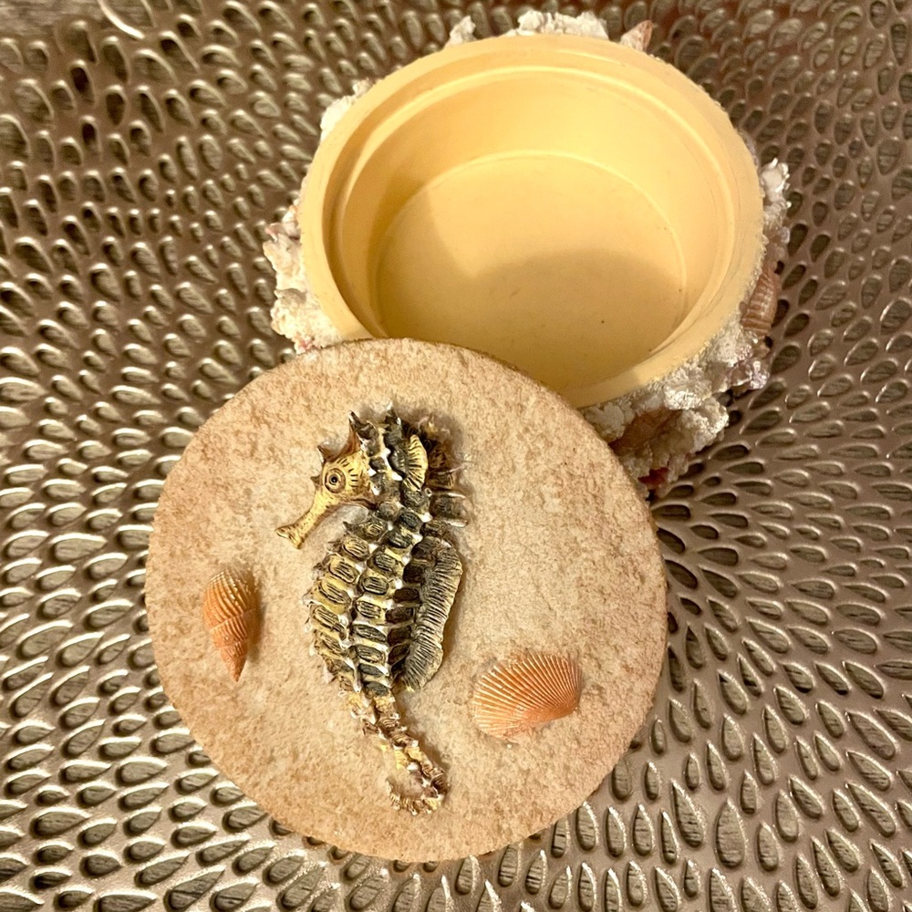 Seahorse jewelry box - Picture 3 of 6